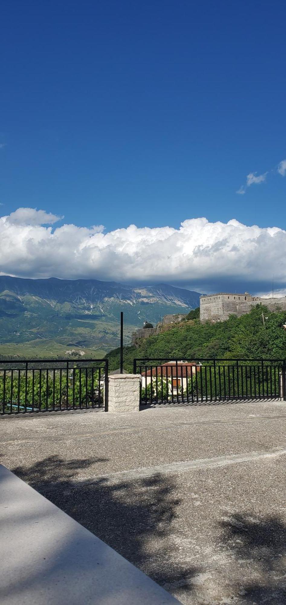 Latifi Guesthouse Gjirokastër Extérieur photo